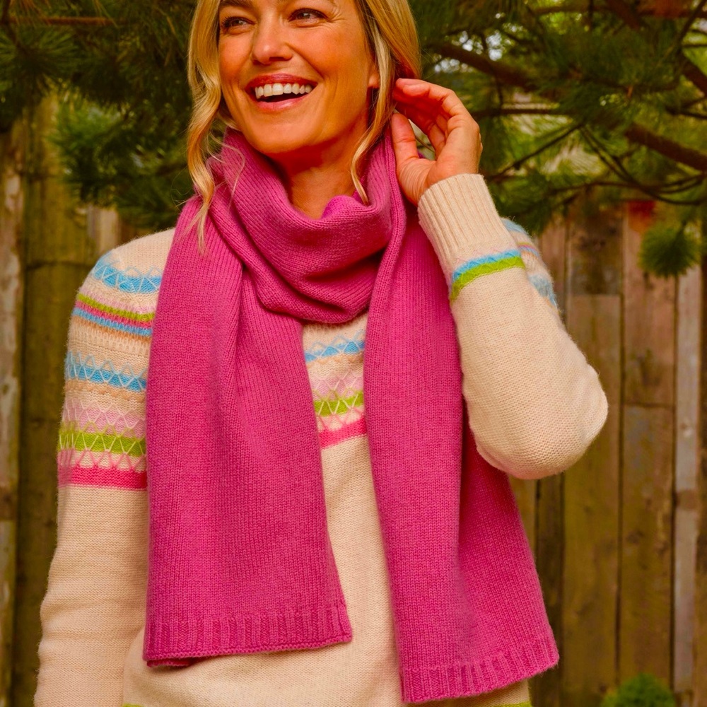 WoolOvers Scarf Lambs Wool Essential Lambswool Sweater Knit Rectangle Wrap Pink
